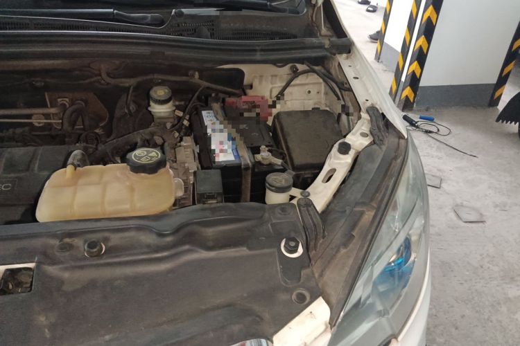 Used Buick Encore 2013 1.4T Automatic Two-Wheel Drive Leading Model Engine Bay Left