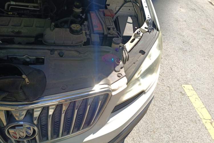 Used Buick Encore 2013 1.4T Manual Two-Wheel Drive Entry Model Engine Bay Left