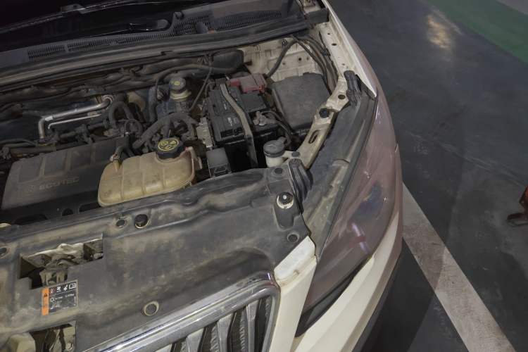 Used Buick Encore 2013 1.4T Automatic Two-Wheel Drive Leading Model Engine Bay Left