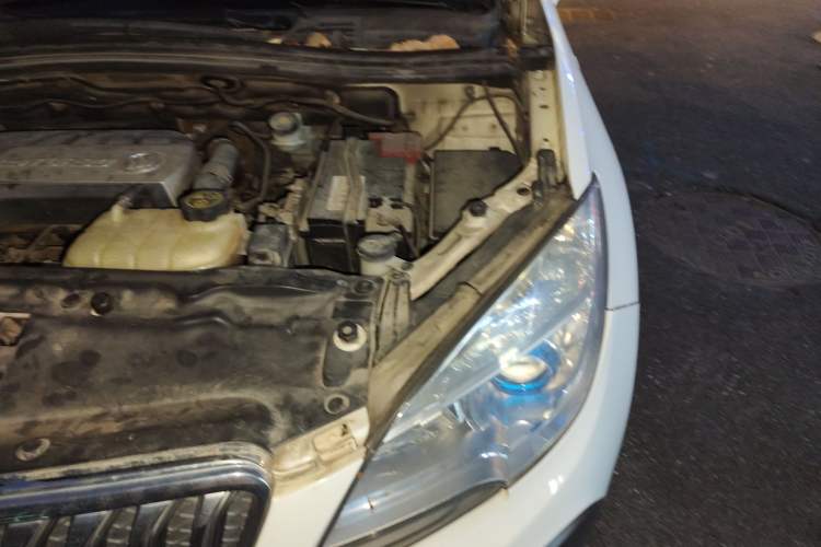 Used Buick Encore 2013 1.4T Automatic Two-Wheel Drive Elite Model Engine Bay Left