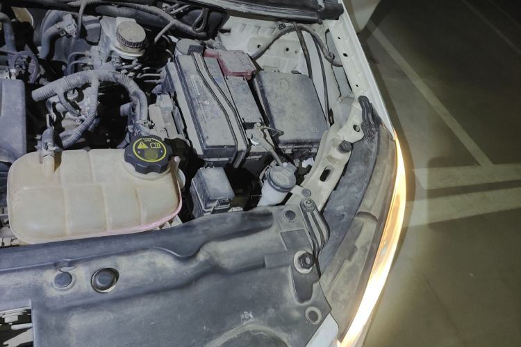 Used Buick Encore 2013 1.4T Automatic All-Wheel Drive Flagship Edition Engine Bay Left