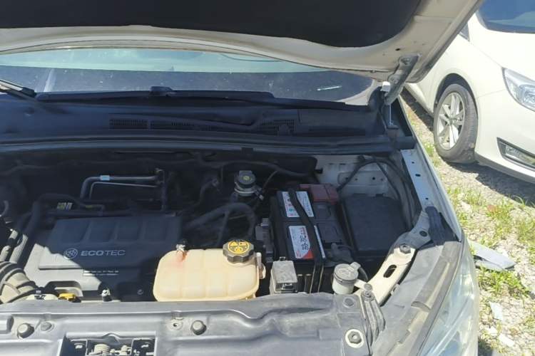 Used Buick Encore 2013 1.4T Manual Two-Wheel Drive Entry Model Engine Bay Left