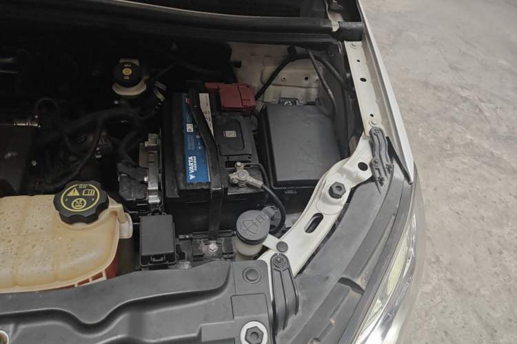 Used Buick Encore 2013 1.4T Automatic Two-Wheel Drive Leading Model Engine Bay Left