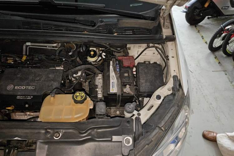 Used Buick Encore 2013 1.4T Automatic Two-Wheel Drive Elite Model Engine Bay Left