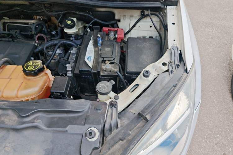 Used Buick Encore 2013 1.4T Automatic Two-Wheel Drive Leading Model Engine Bay Left