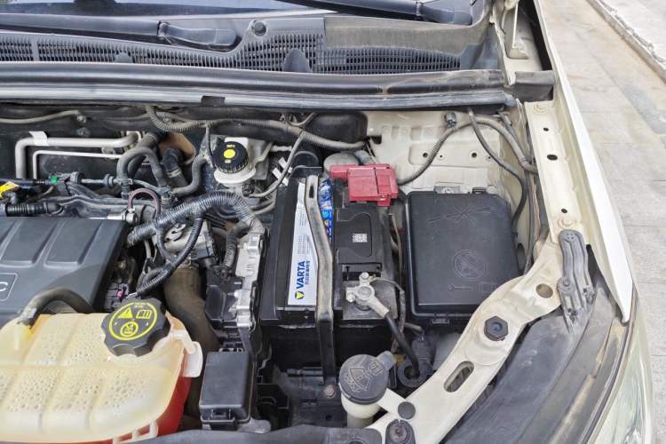 Used Buick Encore 2013 1.4T Automatic Two-Wheel Drive Elite Model Engine Bay Left