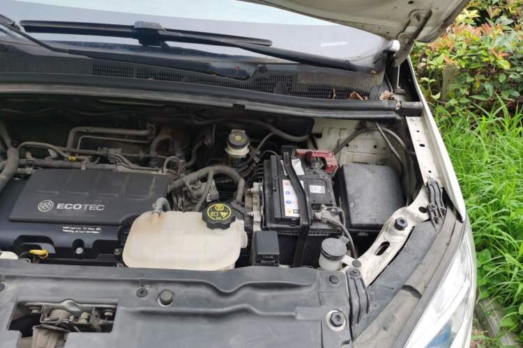 Used Buick Encore 2013 1.4T Automatic All-Wheel Drive Flagship Edition Engine Bay Left