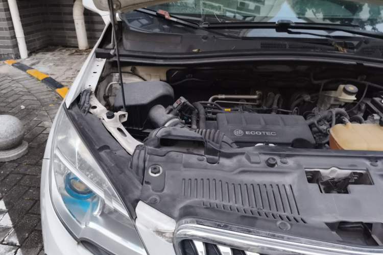 Used Buick Encore 2013 1.4T Automatic Two-Wheel Drive Elite Model Engine Bay Right