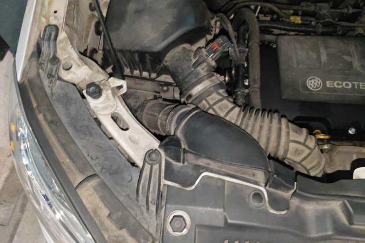Used Buick Encore 2013 1.4T Automatic Two-Wheel Drive Elite Model Engine Bay Right