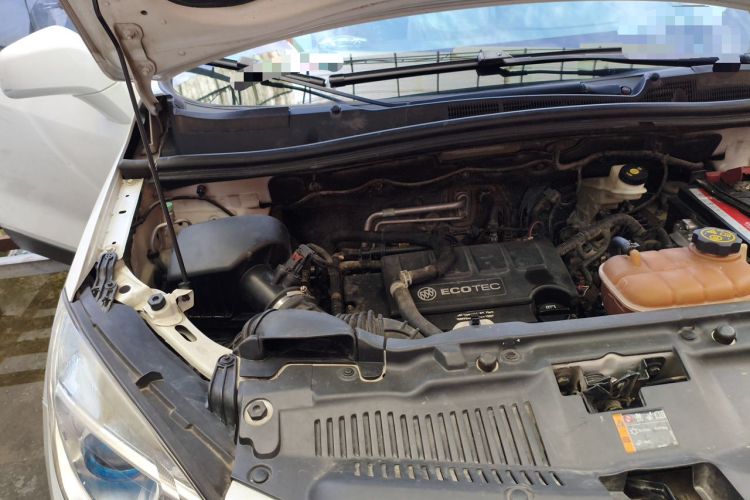 Used Buick Encore 2013 1.4T Automatic Two-Wheel Drive Elite Model Engine Bay Right