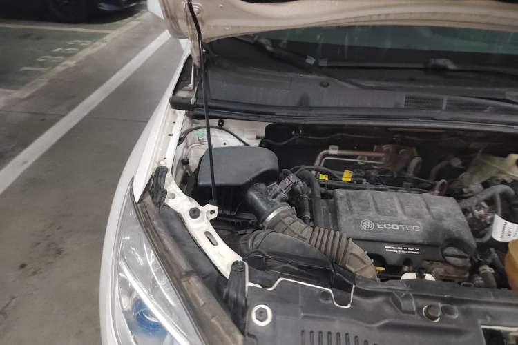 Used Buick Encore 2013 1.4T Automatic Two-Wheel Drive Elite Model Engine Bay Right