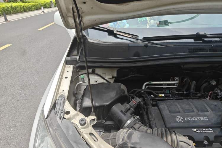 Used Buick Encore 2013 1.4T Automatic Two-Wheel Drive Elite Model Engine Bay Right