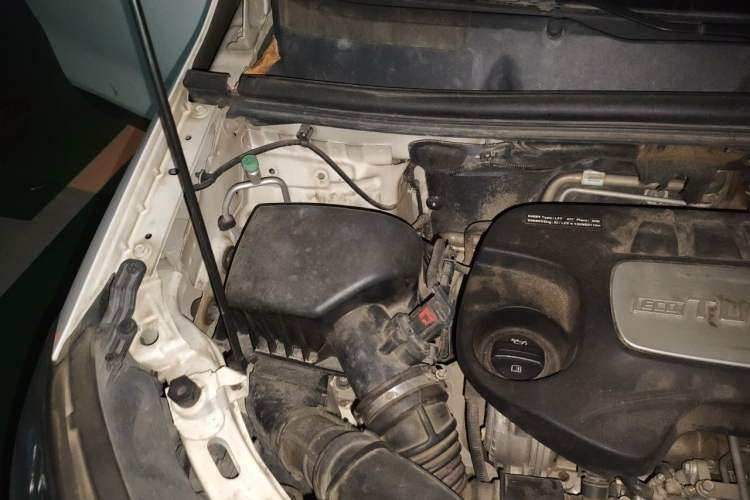 Used Buick Encore 2013 1.4T Automatic Two-Wheel Drive Elite Model Engine Bay Right