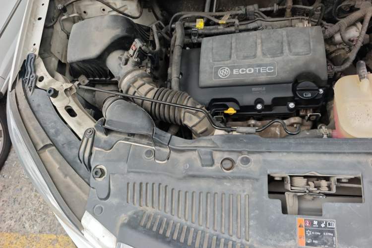 Used Buick Encore 2013 1.4T Automatic Two-Wheel Drive Elite Model Engine Bay Right