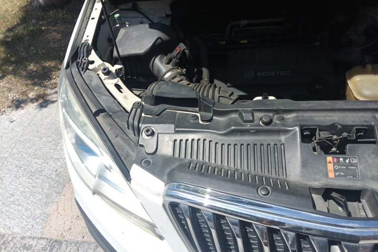 Used Buick Encore 2013 1.4T Manual Two-Wheel Drive Entry Model Engine Bay Right