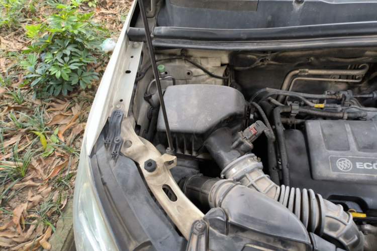 Used Buick Encore 2013 1.4T Manual Two-Wheel Drive Entry Model Engine Bay Right