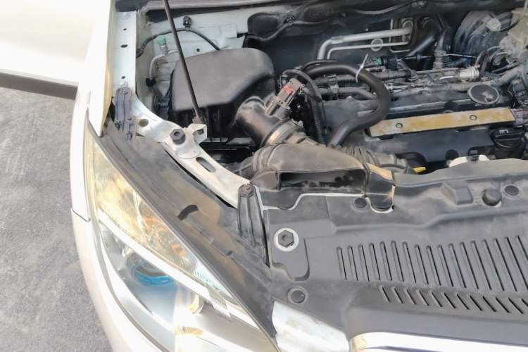 Used Buick Encore 2013 1.4T Automatic Two-Wheel Drive Elite Model Engine Bay Right