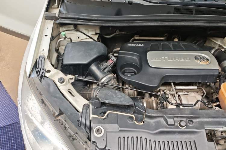 Used Buick Encore 2013 1.4T Automatic Two-Wheel Drive Elite Model Engine Bay Right