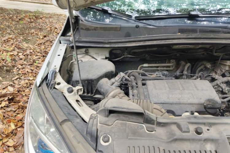 Used Buick Encore 2013 1.4T Automatic Two-Wheel Drive Elite Model Engine Bay Right