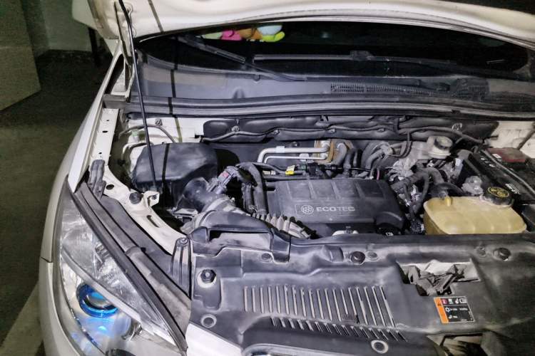 Used Buick Encore 2013 1.4T Automatic Two-Wheel Drive Elite Model Engine Bay Right