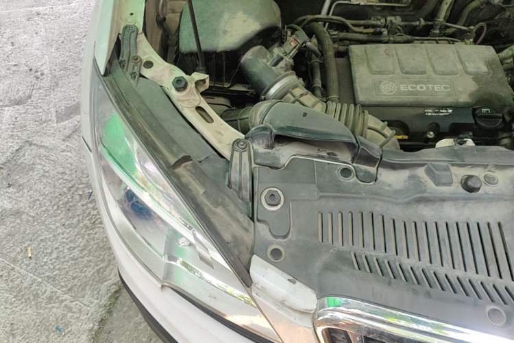 Used Buick Encore 2013 1.4T Automatic Two-Wheel Drive Elite Model Engine Bay Right