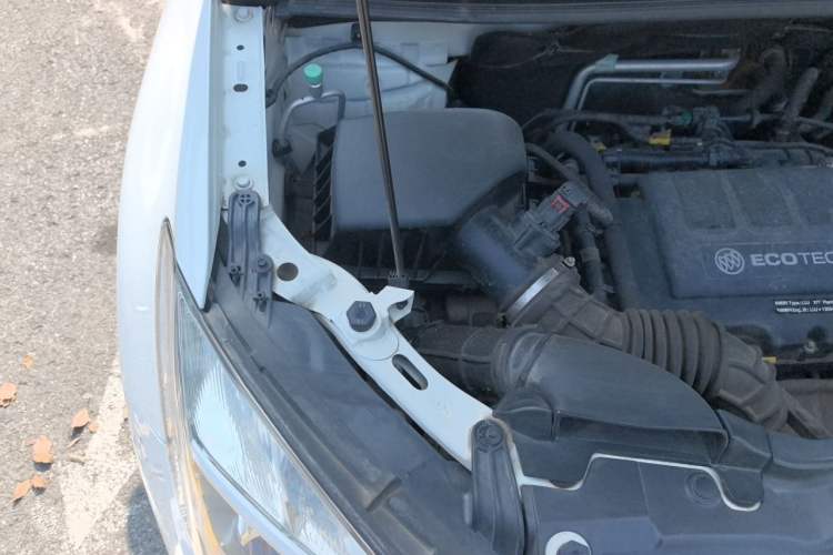 Used Buick Encore 2013 1.4T Automatic Two-Wheel Drive Elite Model Engine Bay Right