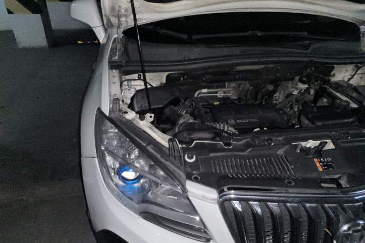Used Buick Encore 2013 1.4T Automatic Two-Wheel Drive Elite Model Engine Bay Right