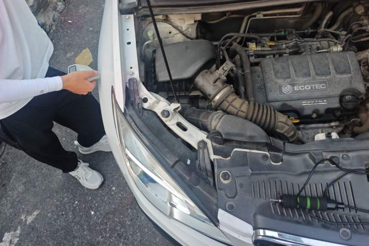 Used Buick Encore 2013 1.4T Automatic Two-Wheel Drive Elite Model Engine Bay Right