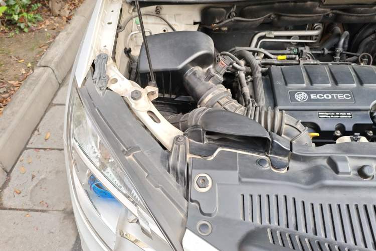 Used Buick Encore 2013 1.4T Automatic All-Wheel Drive Flagship Edition Engine Bay Right