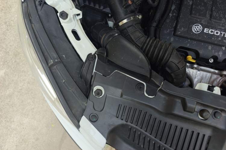 Used Buick Encore 2013 1.4T Automatic All-Wheel Drive Flagship Edition Engine Bay Right