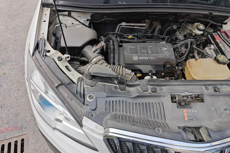 Used Buick Encore 2013 1.4T Automatic Two-Wheel Drive Elite Model Engine Bay Right