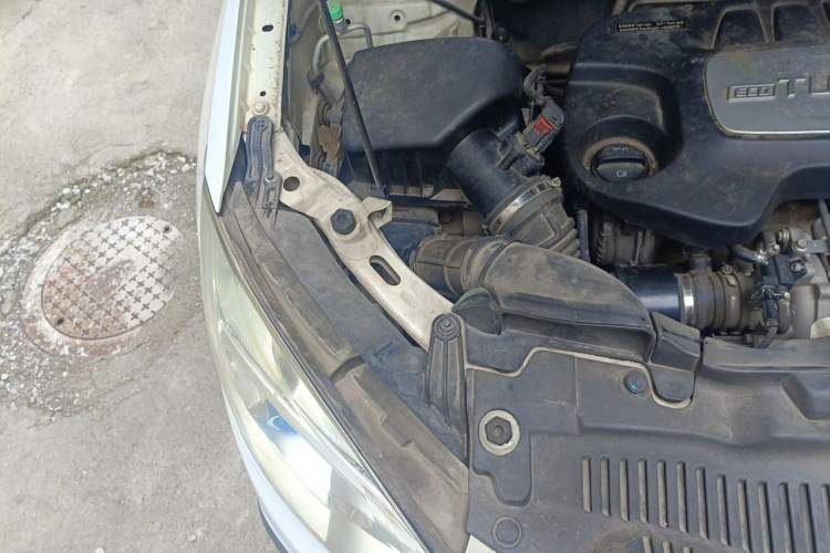 Used Buick Encore 2013 1.4T Automatic Two-Wheel Drive Elite Model Engine Bay Right