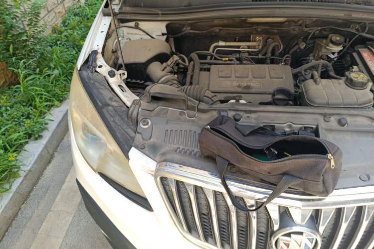 Used Buick Encore 2013 1.4T Manual Two-Wheel Drive Entry Model Engine Bay Right