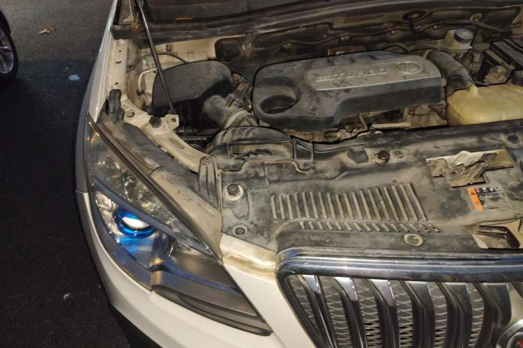 Used Buick Encore 2013 1.4T Automatic Two-Wheel Drive Elite Model Engine Bay Right
