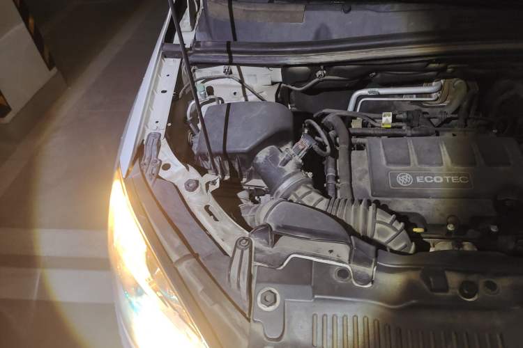 Used Buick Encore 2013 1.4T Automatic All-Wheel Drive Flagship Edition Engine Bay Right