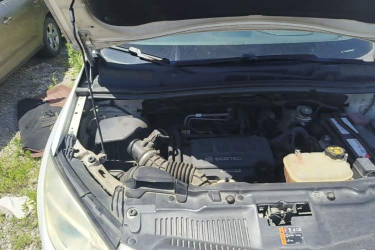 Used Buick Encore 2013 1.4T Manual Two-Wheel Drive Entry Model Engine Bay Right