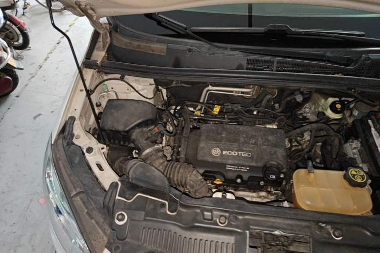 Used Buick Encore 2013 1.4T Automatic Two-Wheel Drive Elite Model Engine Bay Right
