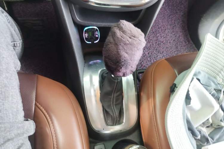 Used Buick Encore 2013 1.4T Automatic Two-Wheel Drive Elite Model Gear Lever