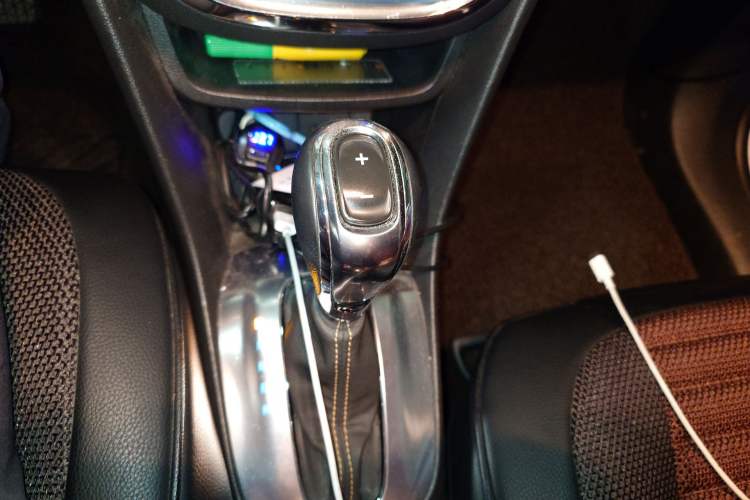 Used Buick Encore 2013 1.4T Automatic Two-Wheel Drive Leading Model Gear Lever