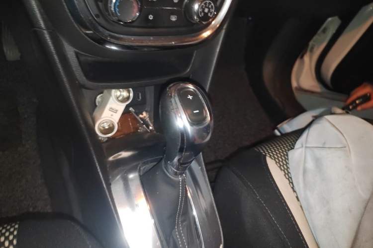 Used Buick Encore 2013 1.4T Automatic Two-Wheel Drive Elite Model Gear Lever