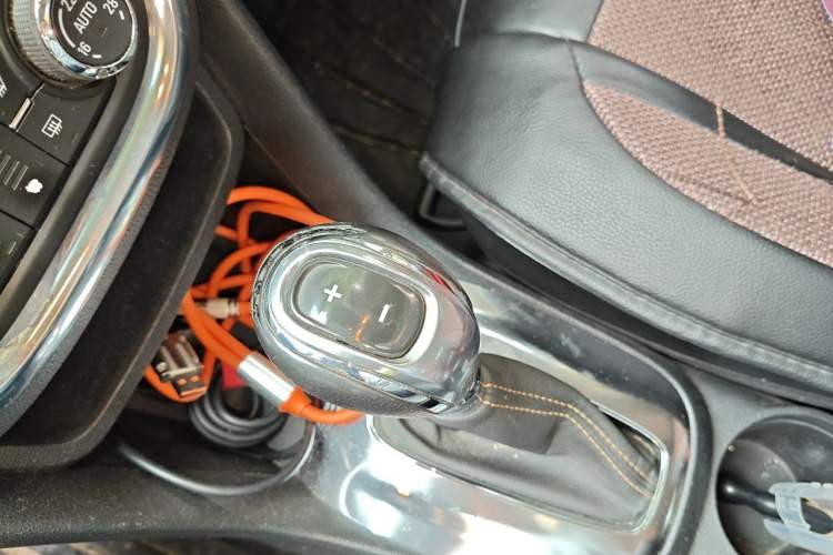 Used Buick Encore 2013 1.4T Automatic Two-Wheel Drive Leading Model Gear Lever