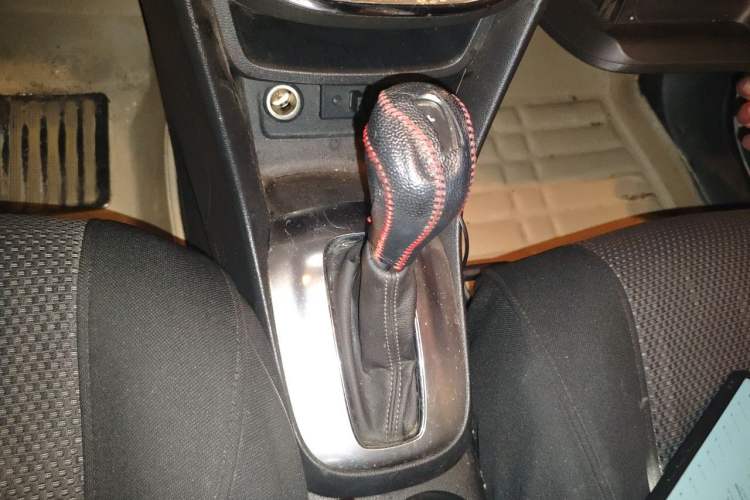 Used Buick Encore 2013 1.4T Automatic Two-Wheel Drive Elite Model Gear Lever