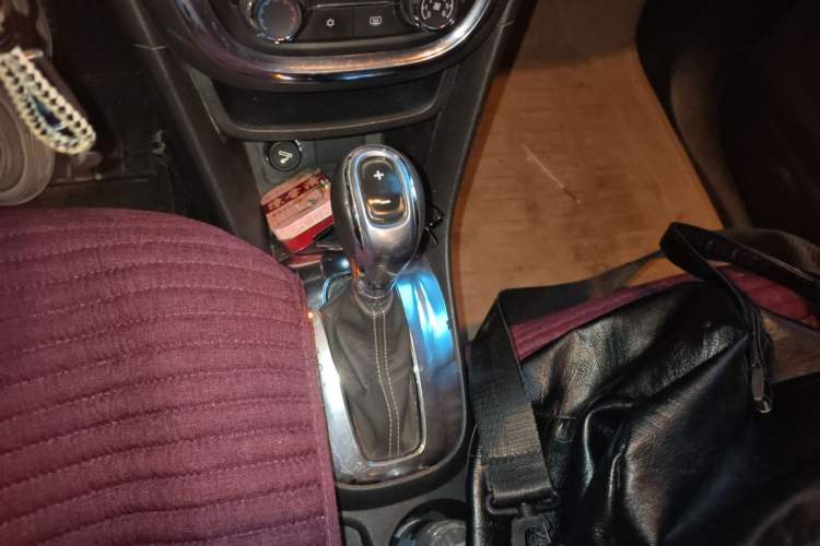 Used Buick Encore 2013 1.4T Automatic Two-Wheel Drive Elite Model Gear Lever
