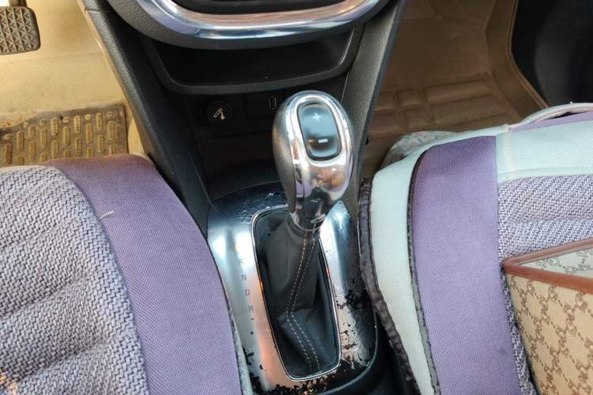 Used Buick Encore 2013 1.4T Automatic Two-Wheel Drive Leading Model Gear Lever