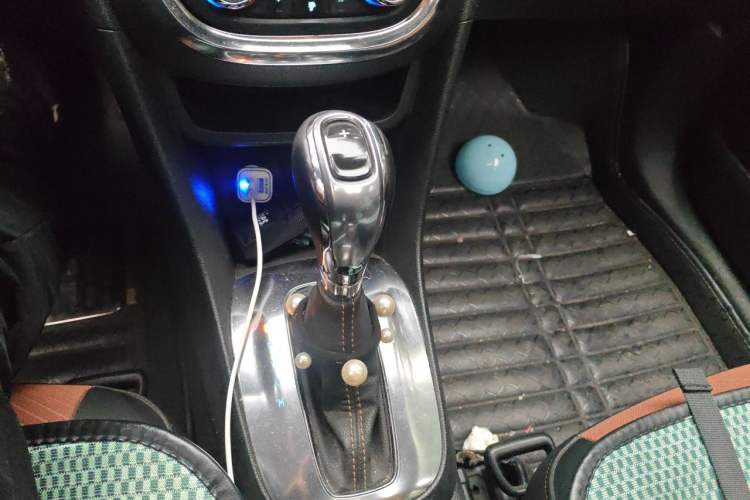 Used Buick Encore 2013 1.4T Automatic Two-Wheel Drive Leading Model Gear Lever