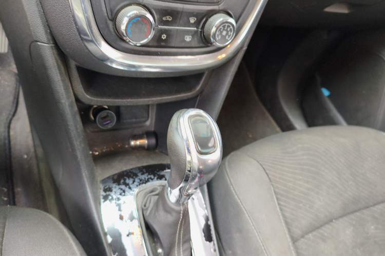 Used Buick Encore 2013 1.4T Automatic Two-Wheel Drive Elite Model Gear Lever