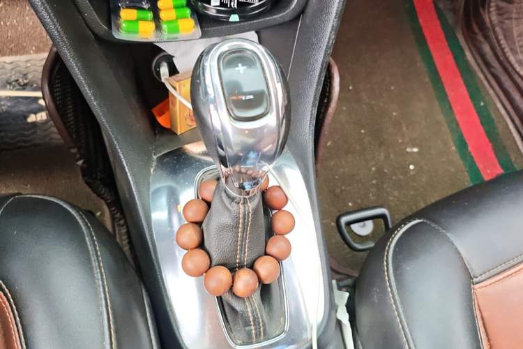 Used Buick Encore 2013 1.4T Automatic All-Wheel Drive Flagship Edition Gear Lever