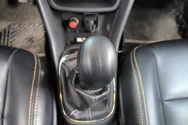 Used Buick Encore 2013 1.4T Manual Two-Wheel Drive Entry Model Gear Lever