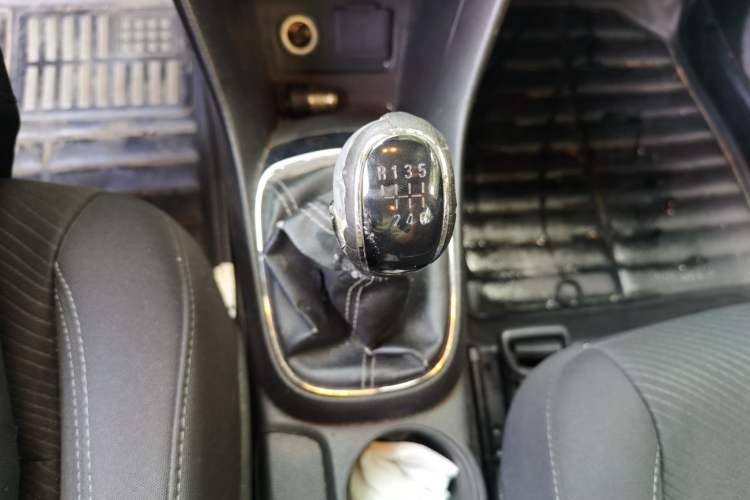Used Buick Encore 2013 1.4T Manual Two-Wheel Drive Entry Model Gear Lever