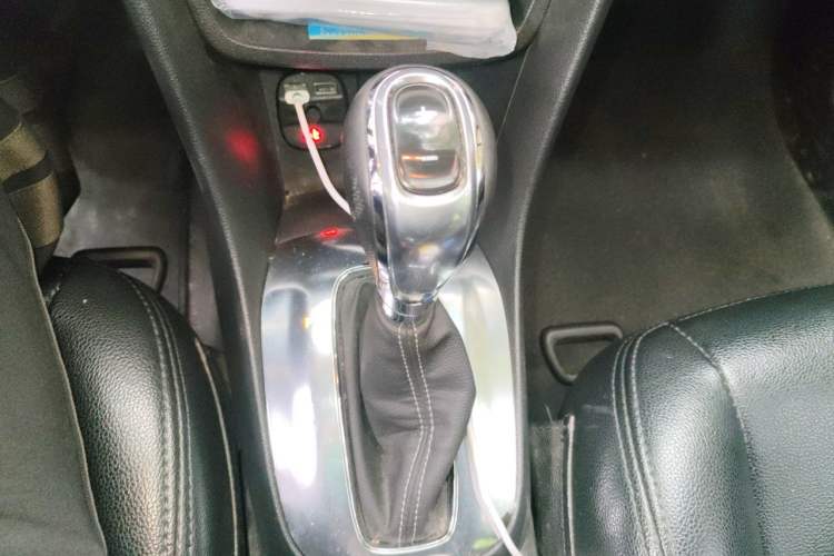 Used Buick Encore 2013 1.4T Automatic Two-Wheel Drive Elite Model Gear Lever